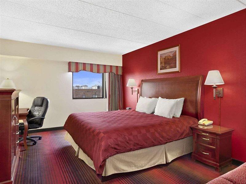 Hotel Ramada By Wyndham East Orange Extérieur photo