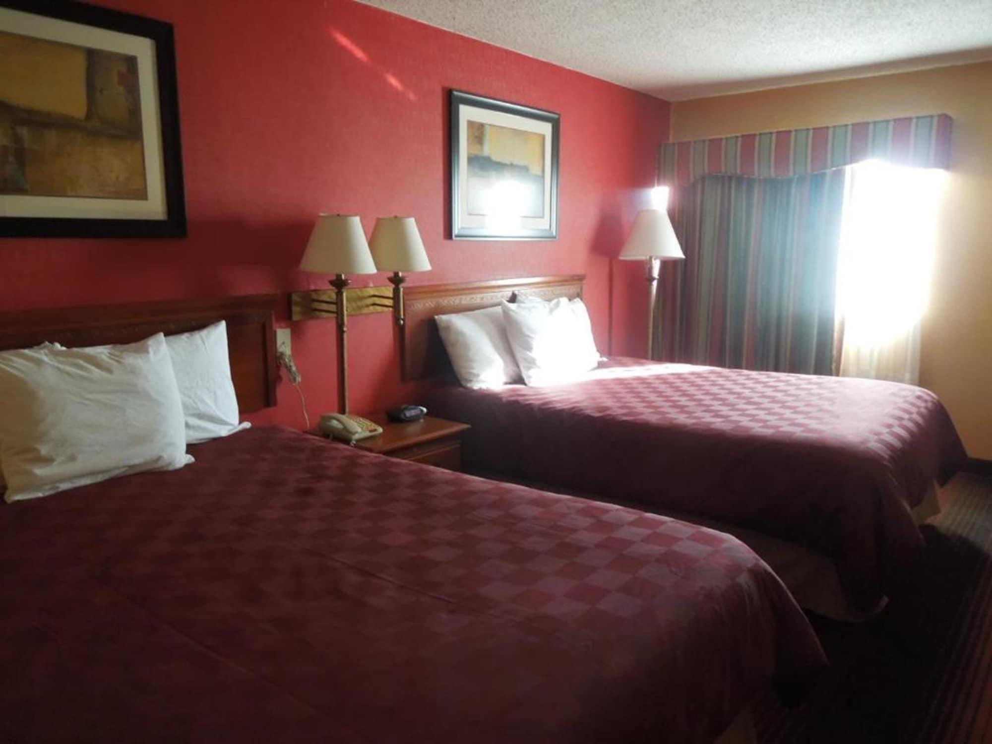 Hotel Ramada By Wyndham East Orange Extérieur photo