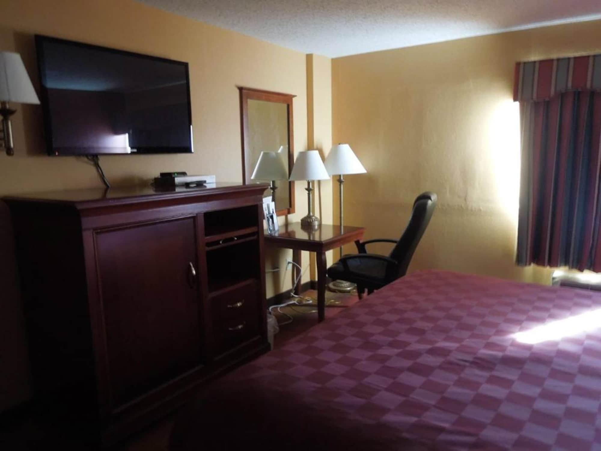Hotel Ramada By Wyndham East Orange Extérieur photo