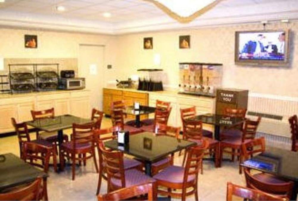 Hotel Ramada By Wyndham East Orange Extérieur photo