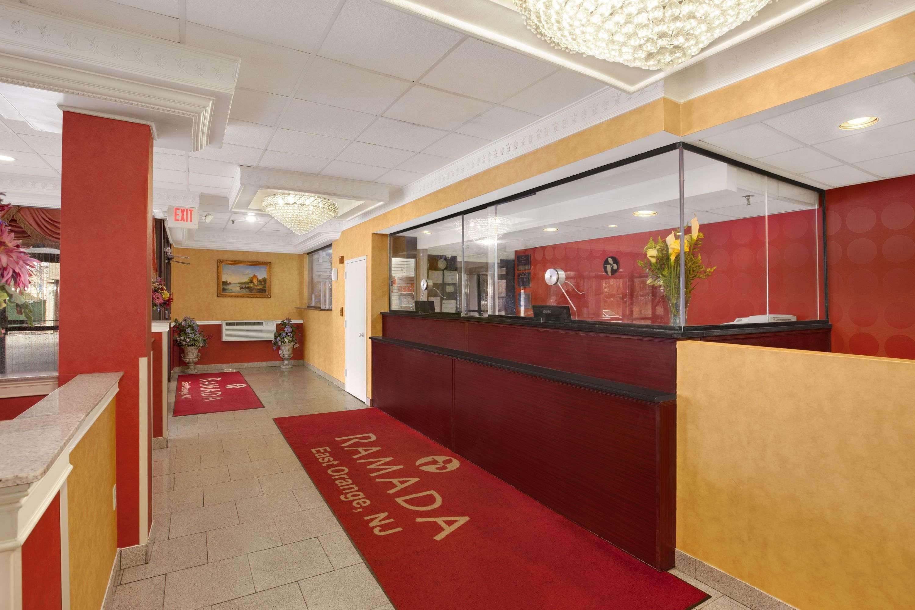 Hotel Ramada By Wyndham East Orange Extérieur photo