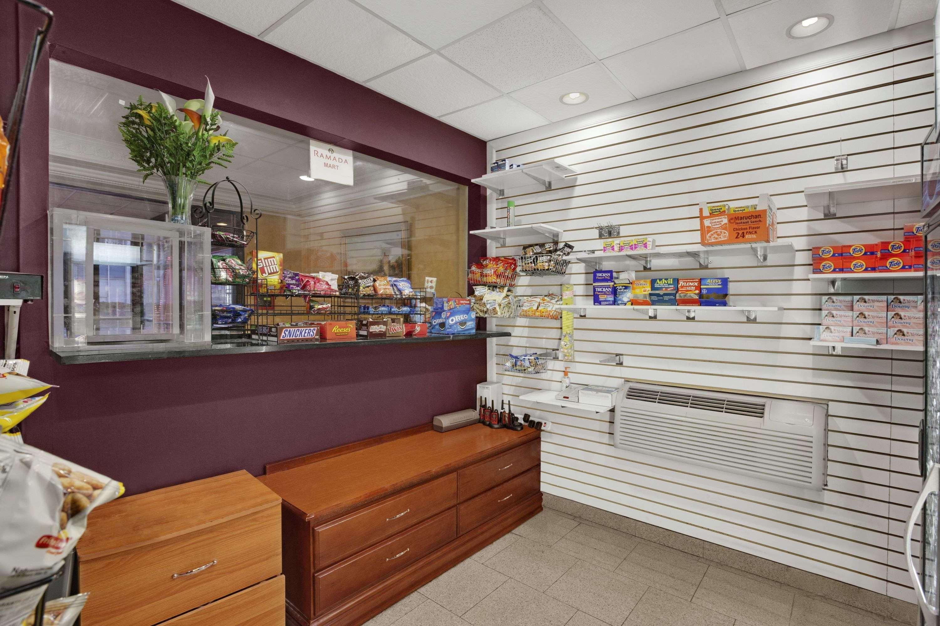Hotel Ramada By Wyndham East Orange Extérieur photo