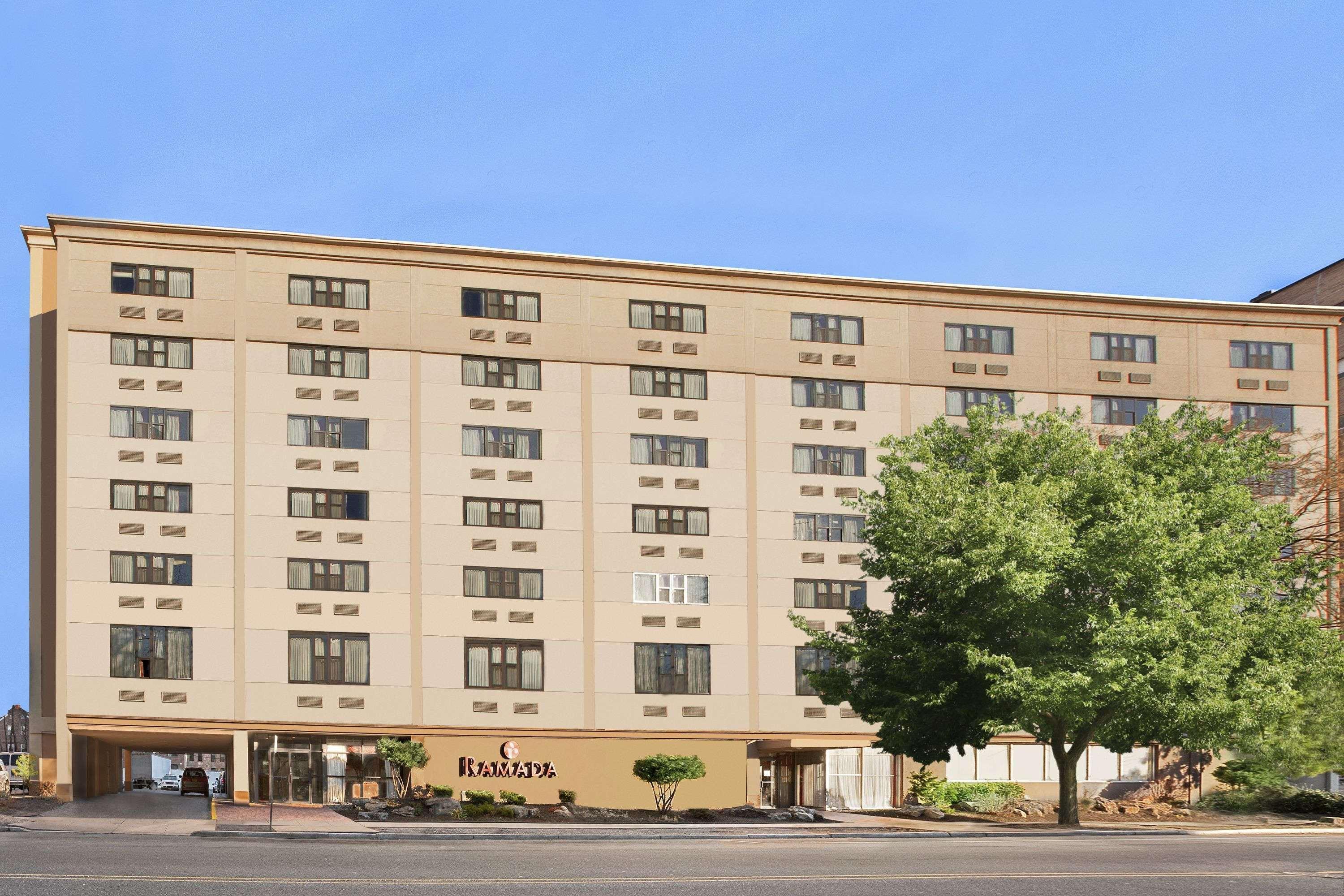 Hotel Ramada By Wyndham East Orange Extérieur photo