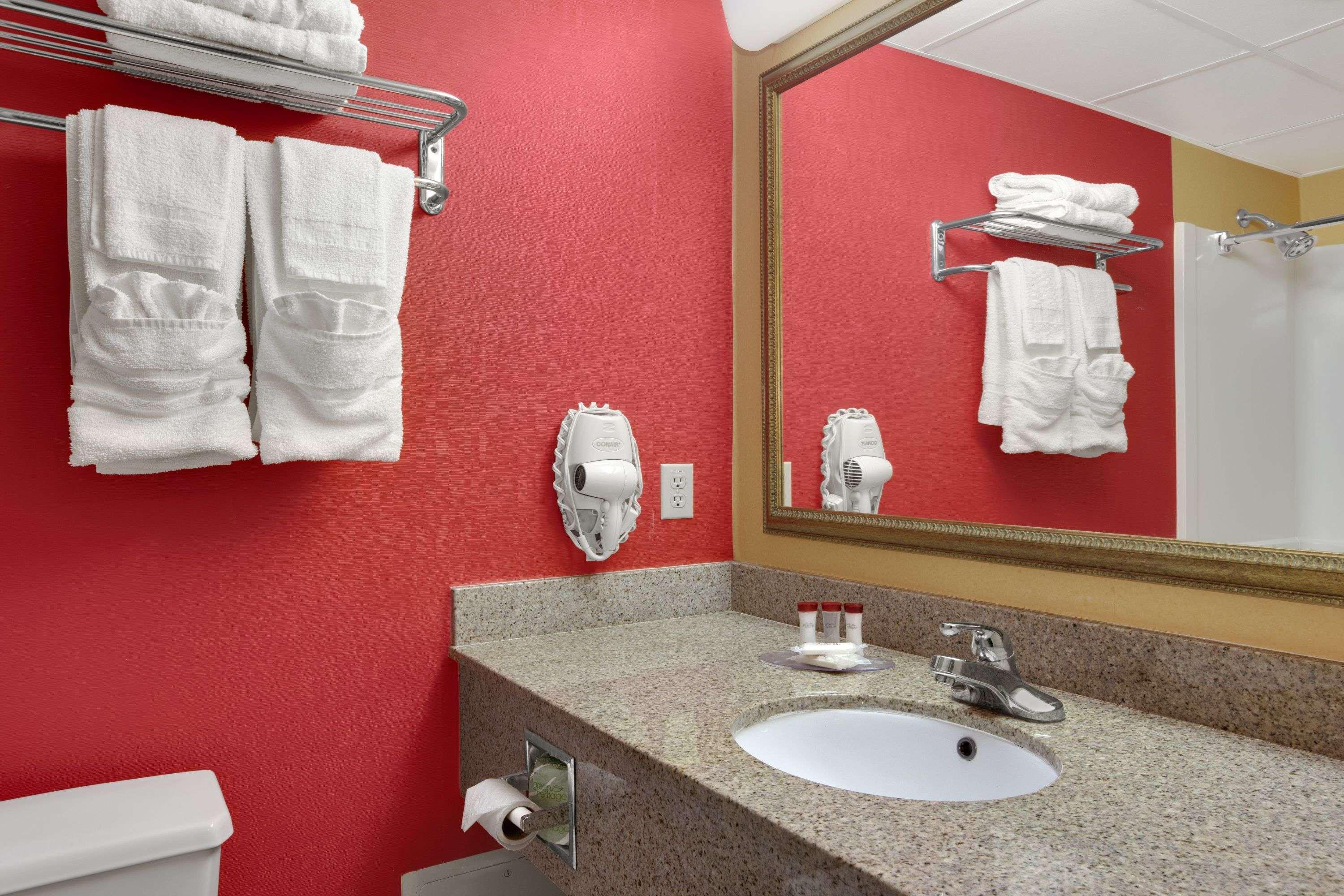 Hotel Ramada By Wyndham East Orange Extérieur photo