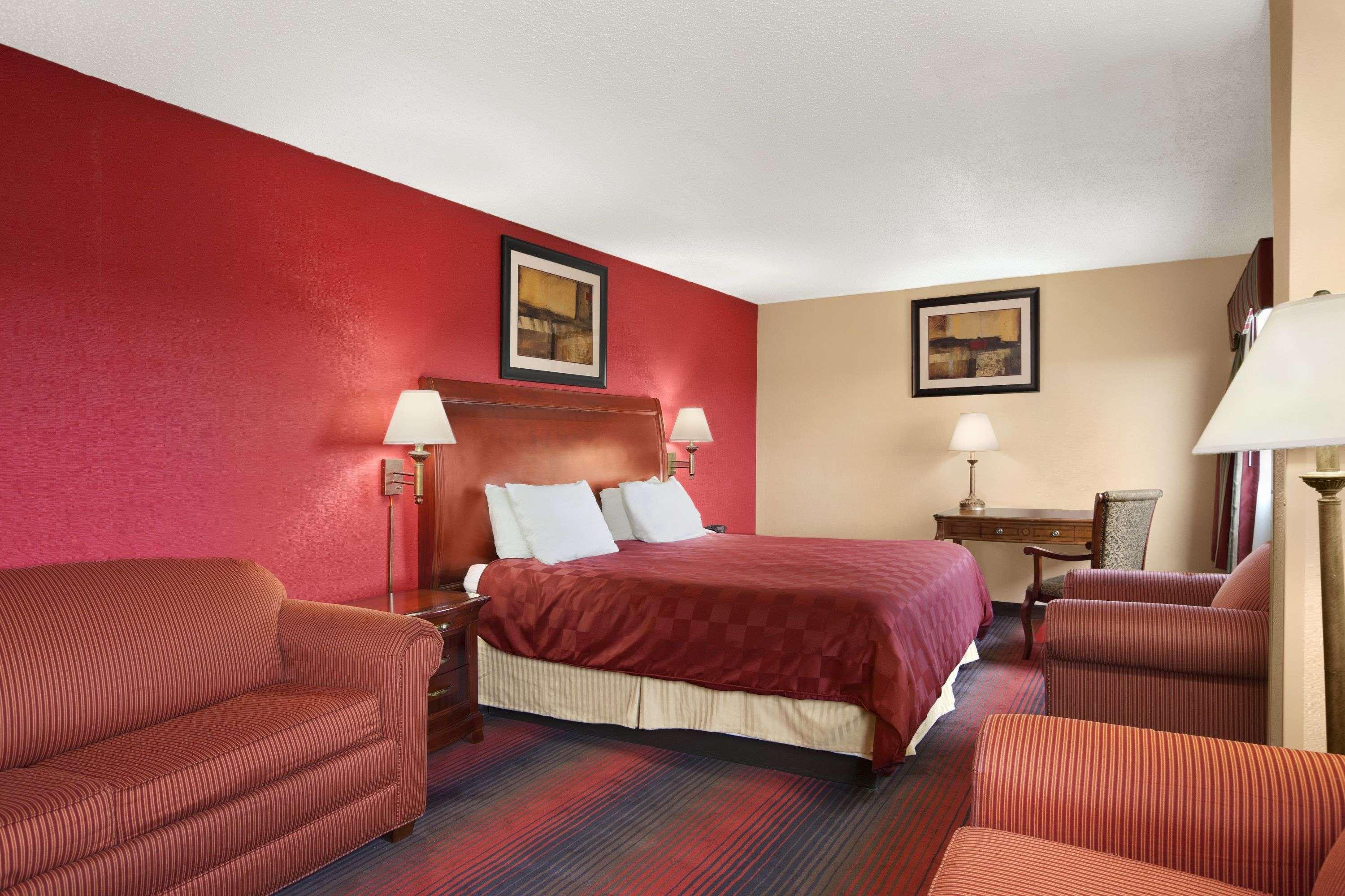 Hotel Ramada By Wyndham East Orange Extérieur photo