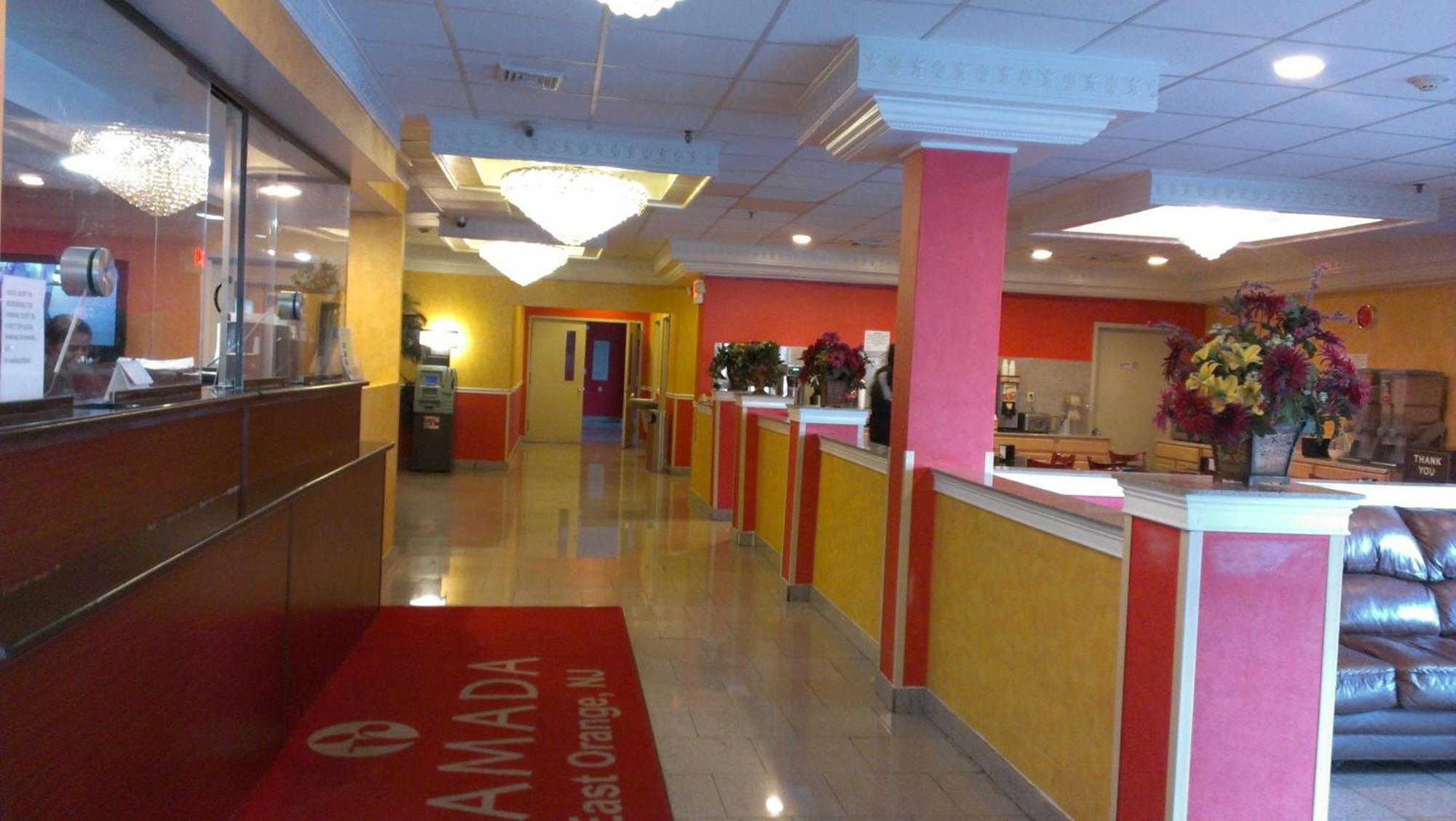 Hotel Ramada By Wyndham East Orange Extérieur photo
