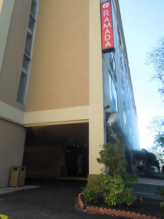 Hotel Ramada By Wyndham East Orange Extérieur photo