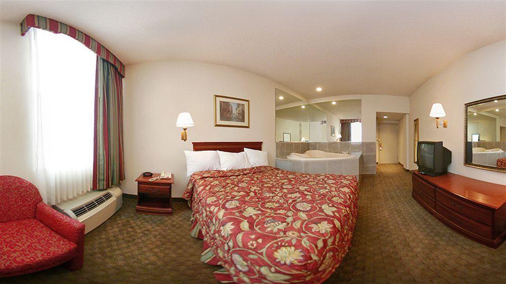 Hotel Ramada By Wyndham East Orange Extérieur photo
